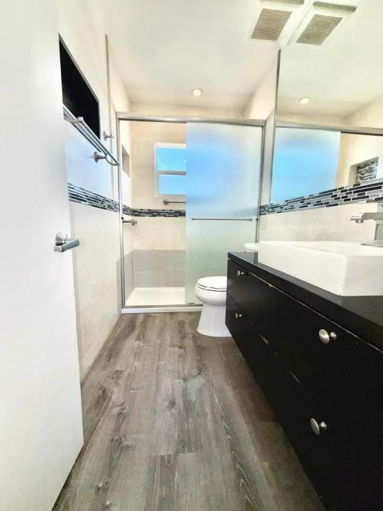 Real Estate Picture 8