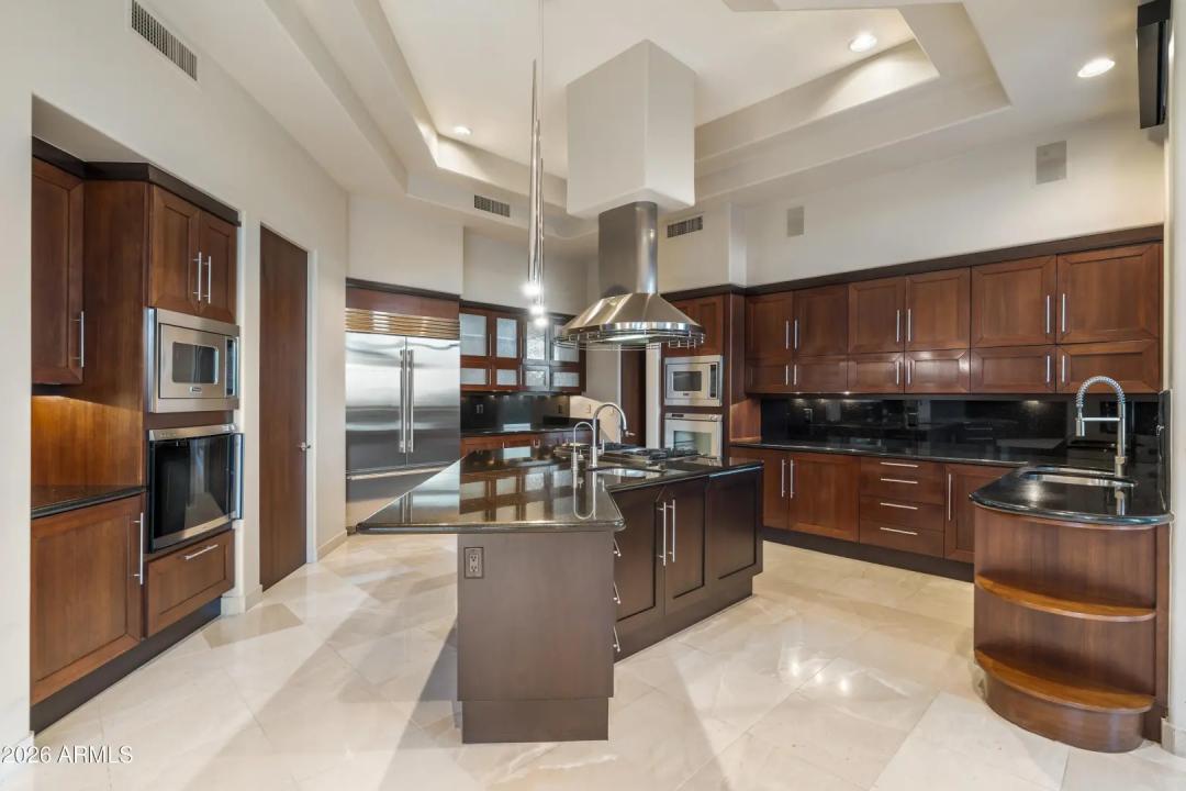 Real Estate Picture 12