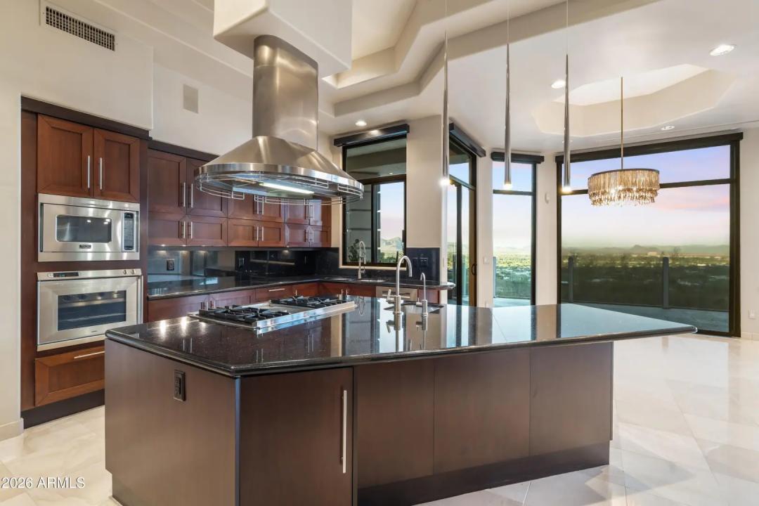 Real Estate Picture 14