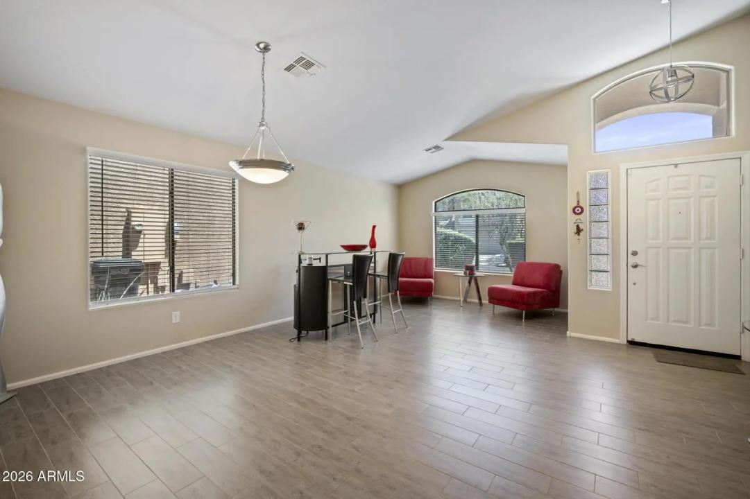 Real Estate Picture 11