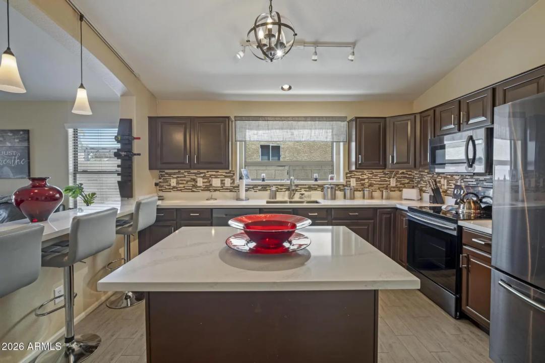 Real Estate Picture 14