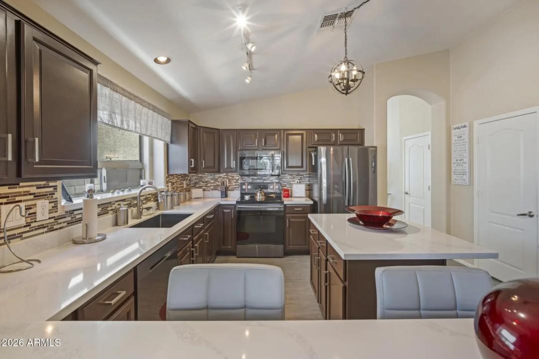 Real Estate Picture 17