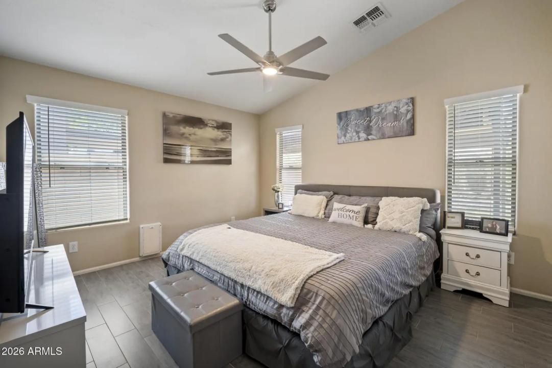 Real Estate Picture 3