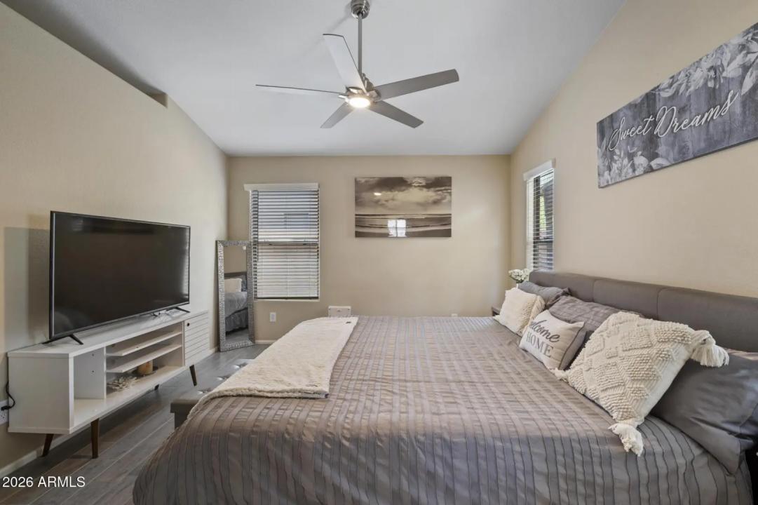 Real Estate Picture 24
