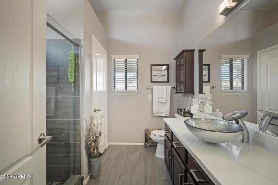 Real Estate Picture 4