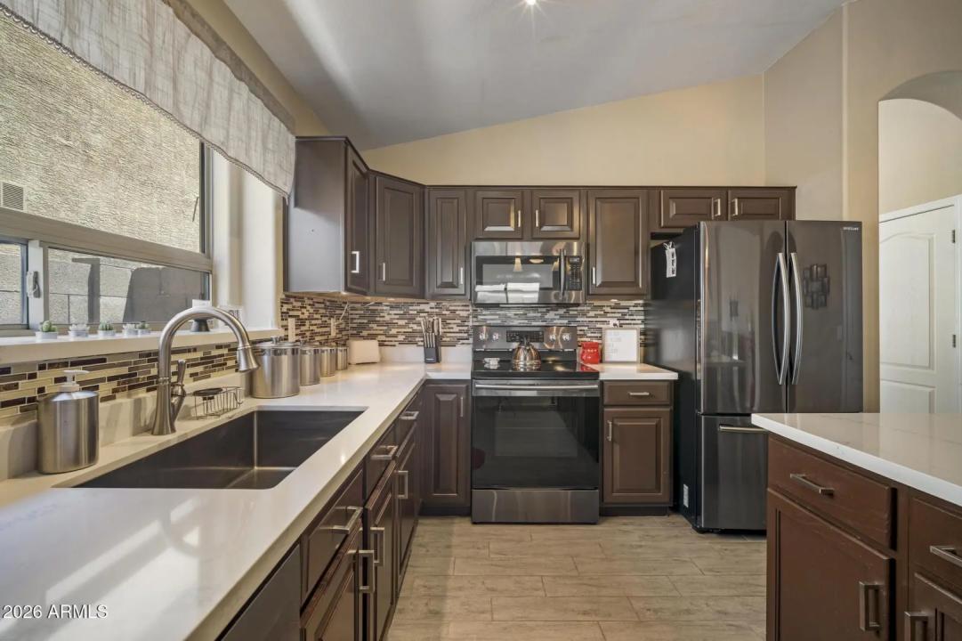 Real Estate Picture 16