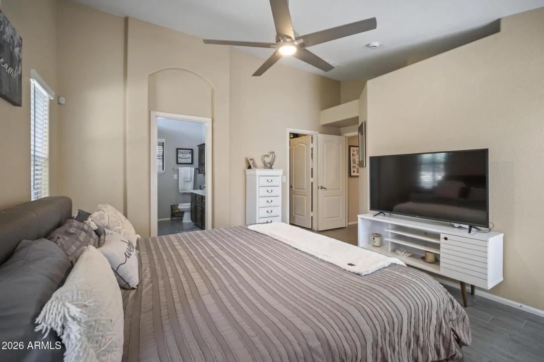 Real Estate Picture 25