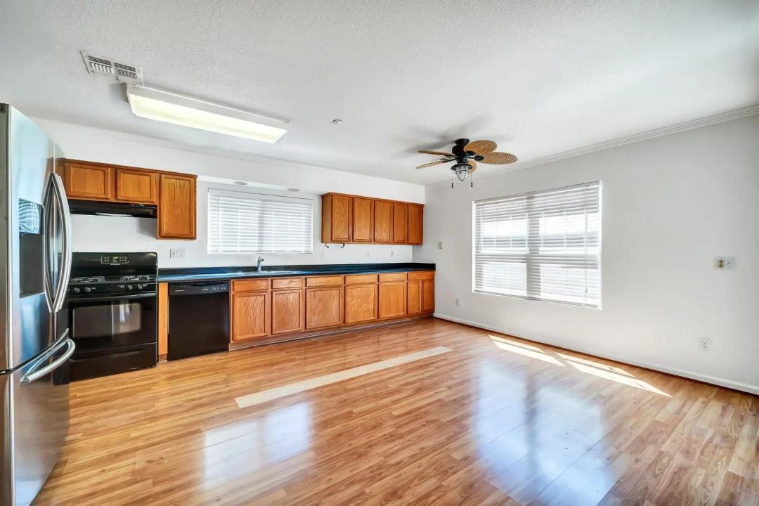 Real Estate Picture 6