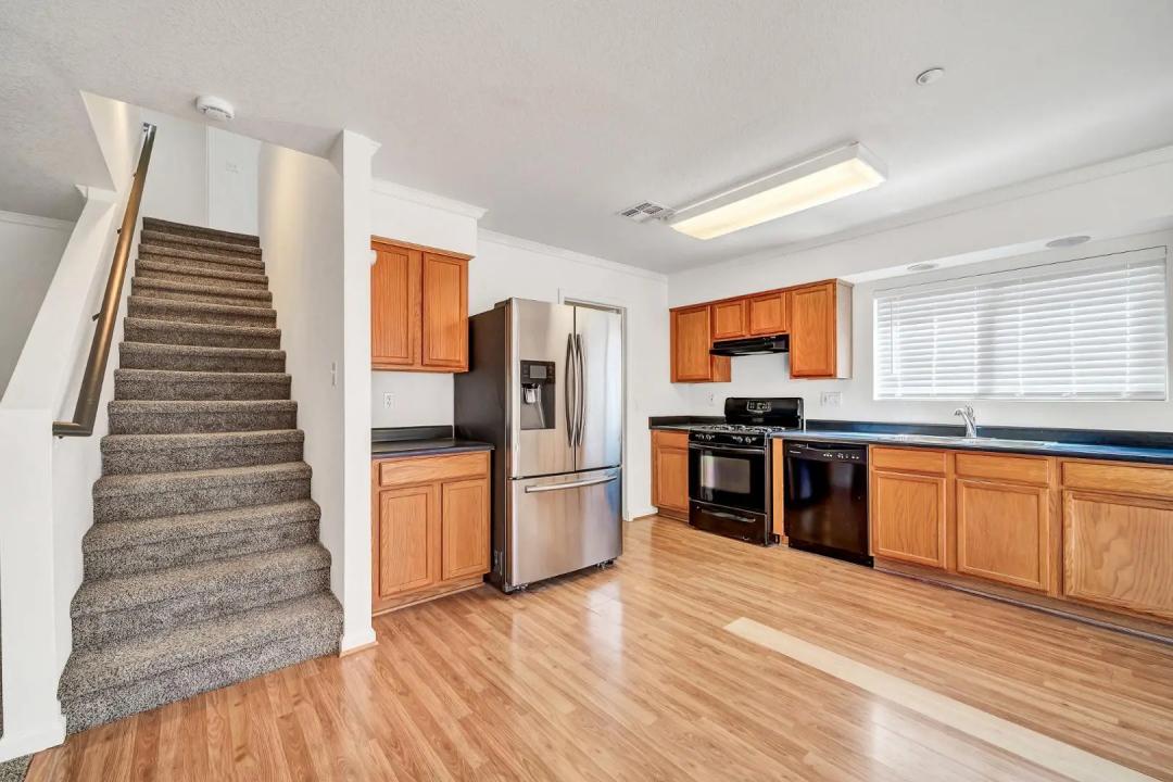 Real Estate Picture 7
