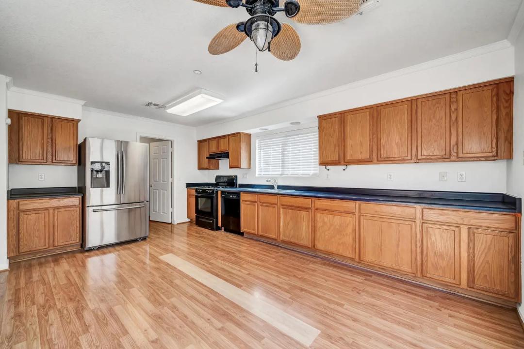 Real Estate Picture 8