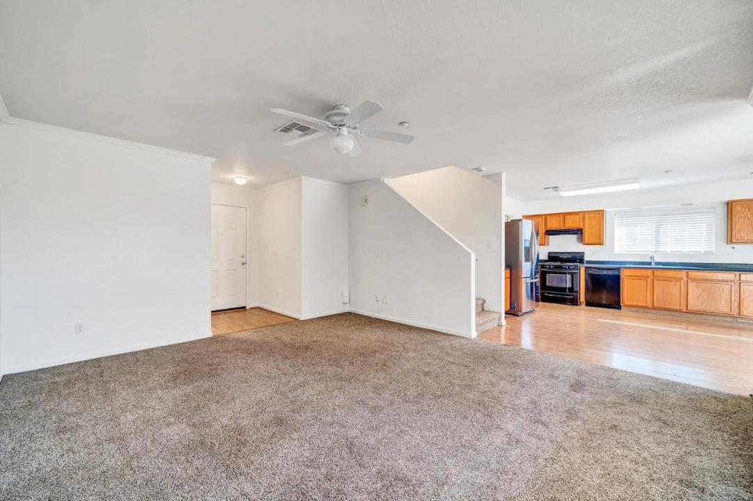 Real Estate Picture 5