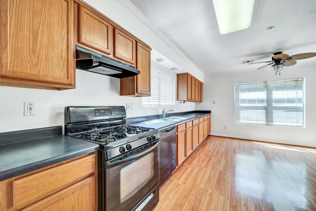Real Estate Picture 10