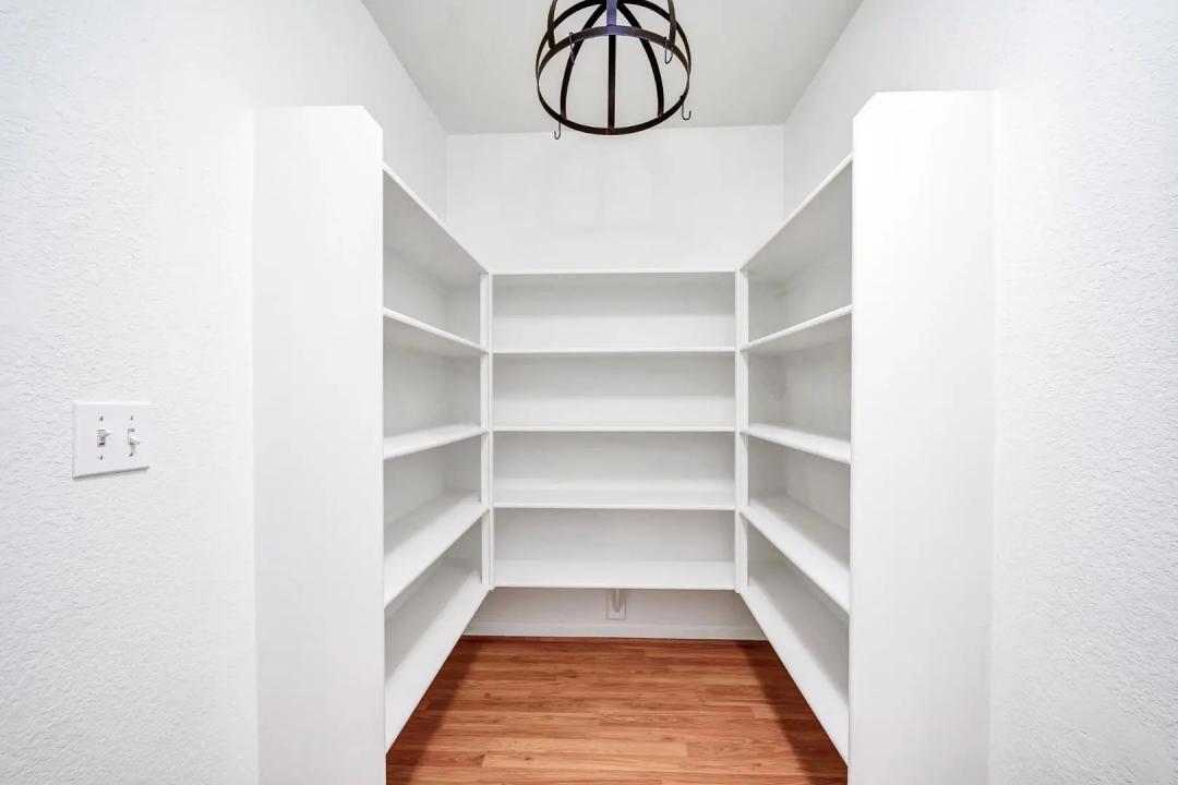 Real Estate Picture 11