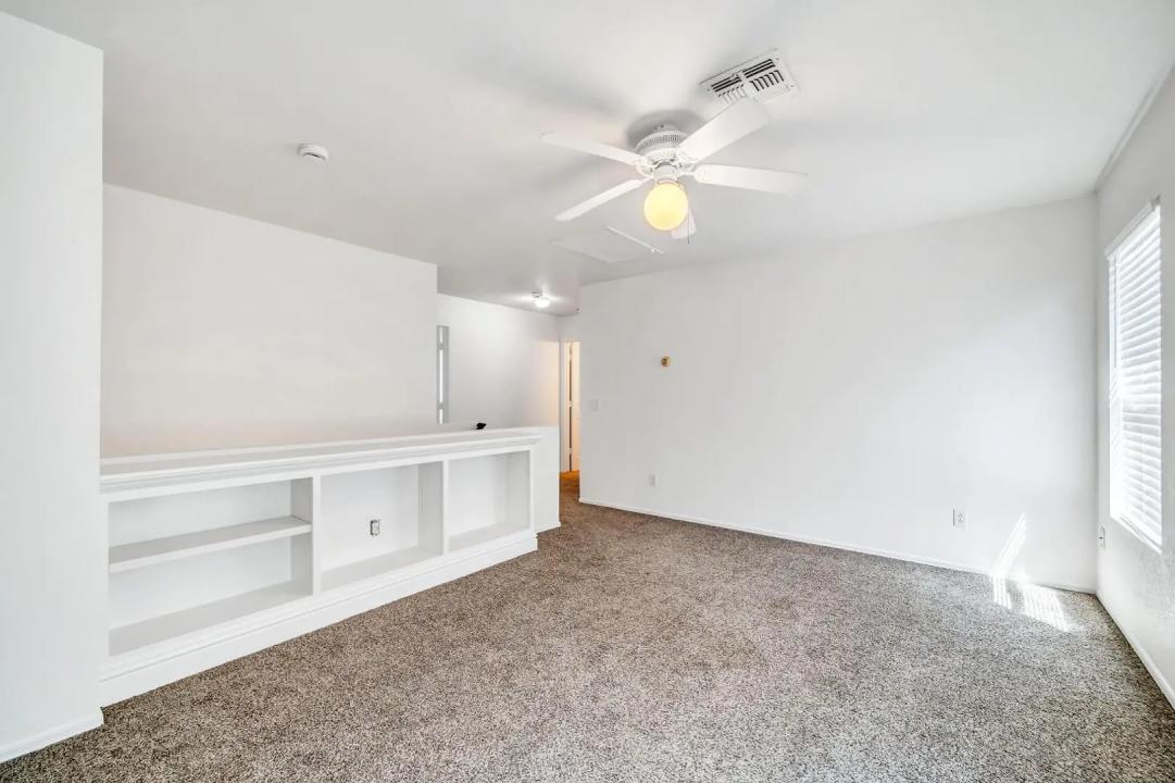 Real Estate Picture 12