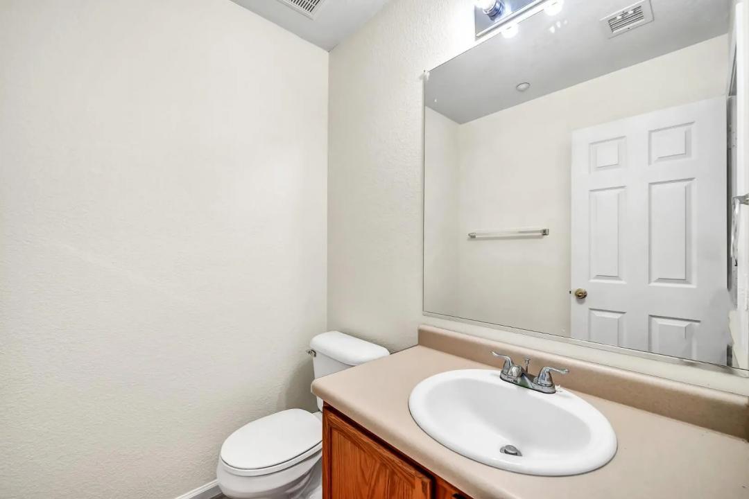 Real Estate Picture 5