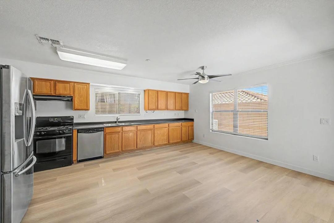 Real Estate Picture 8