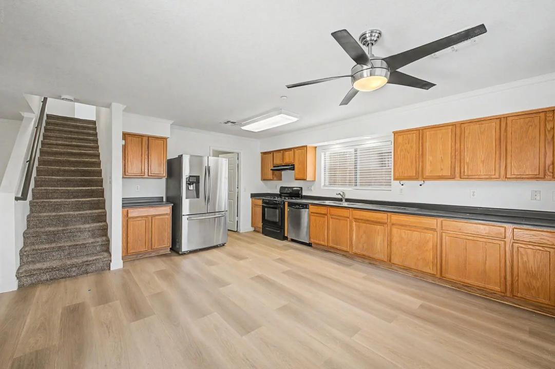 Real Estate Picture 10