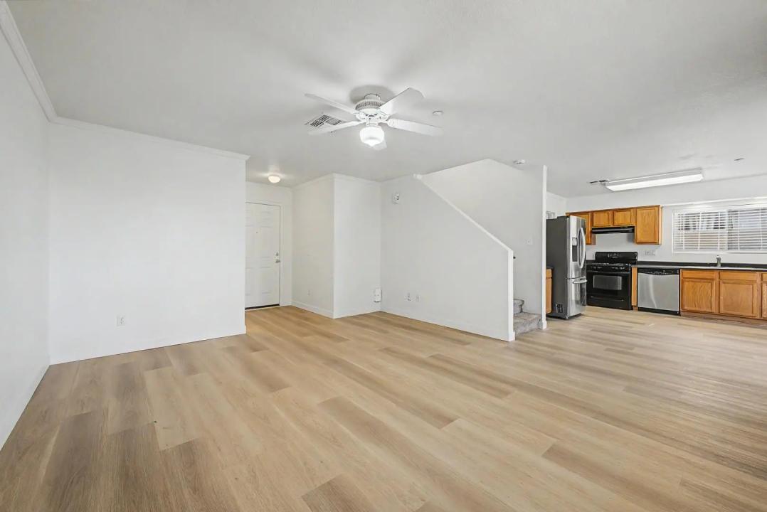 Real Estate Picture 12