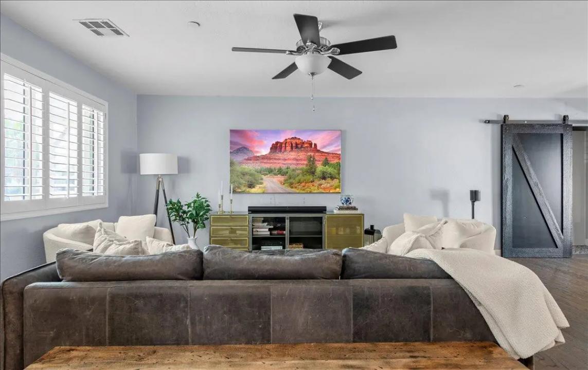 Real Estate Picture 3