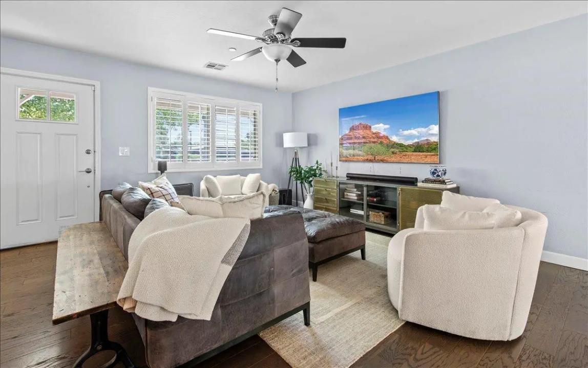 Real Estate Picture 5