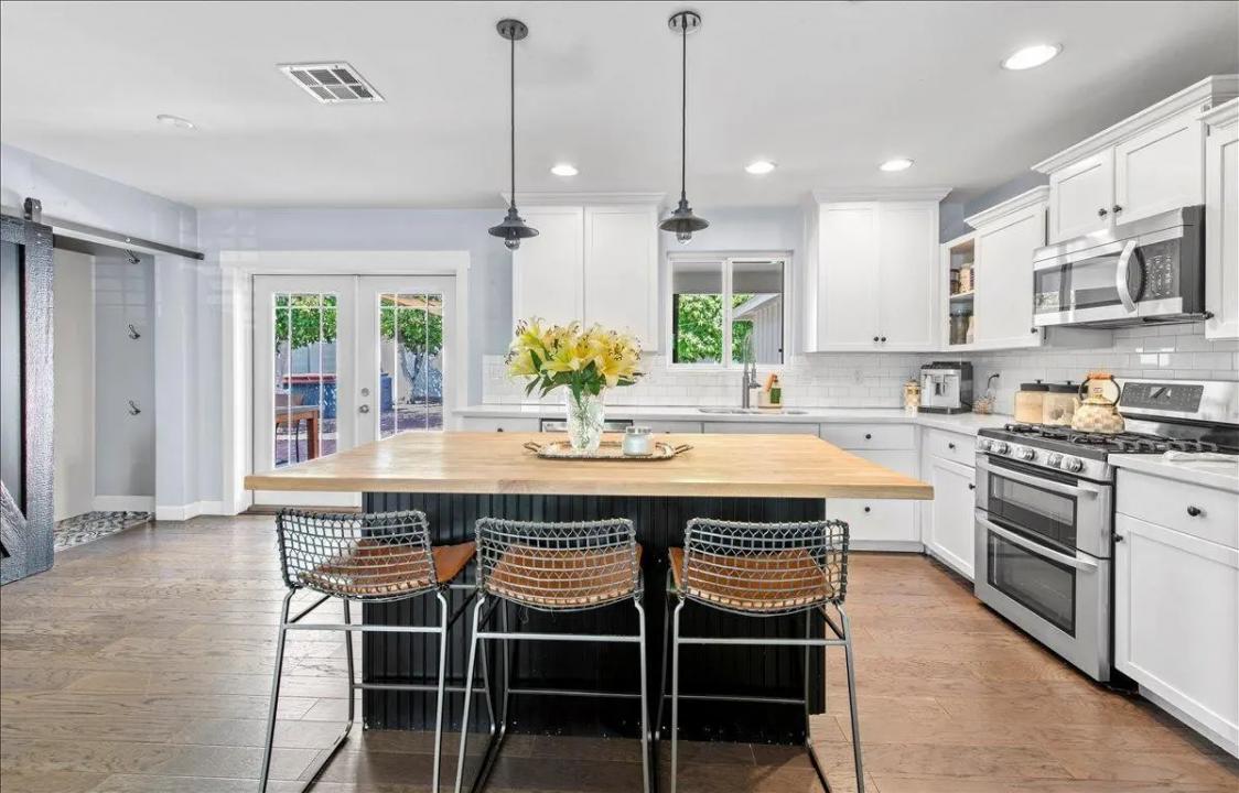 Real Estate Picture 7