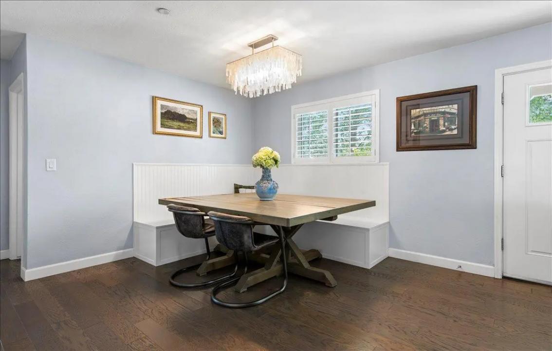 Real Estate Picture 8