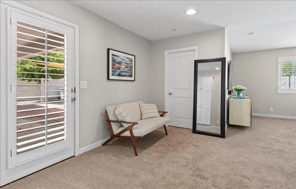 Real Estate Picture 11