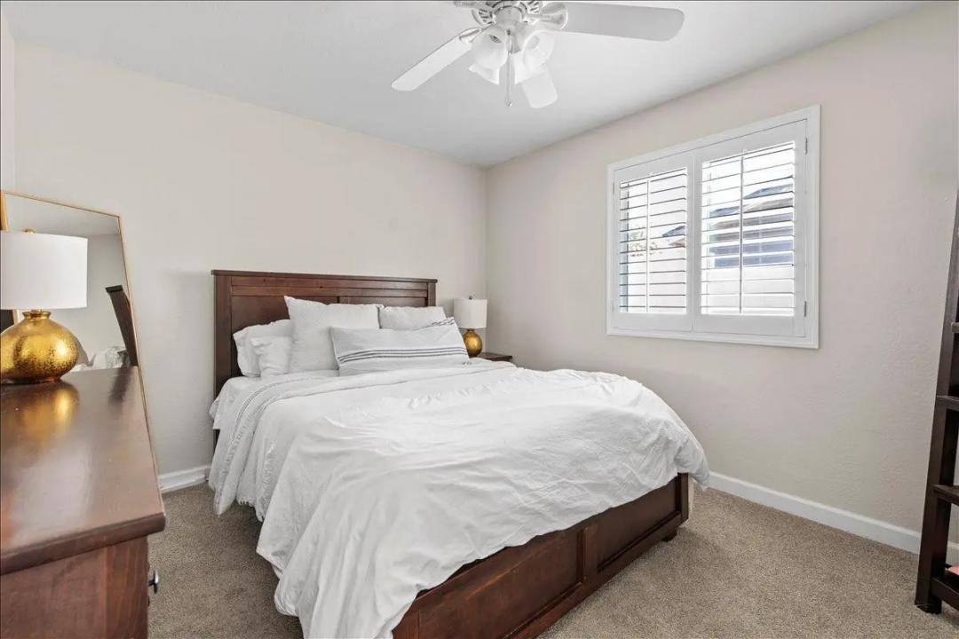 Real Estate Picture 13