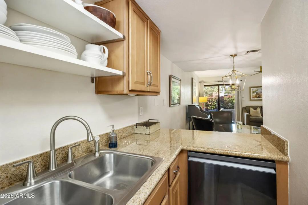 Real Estate Picture 4