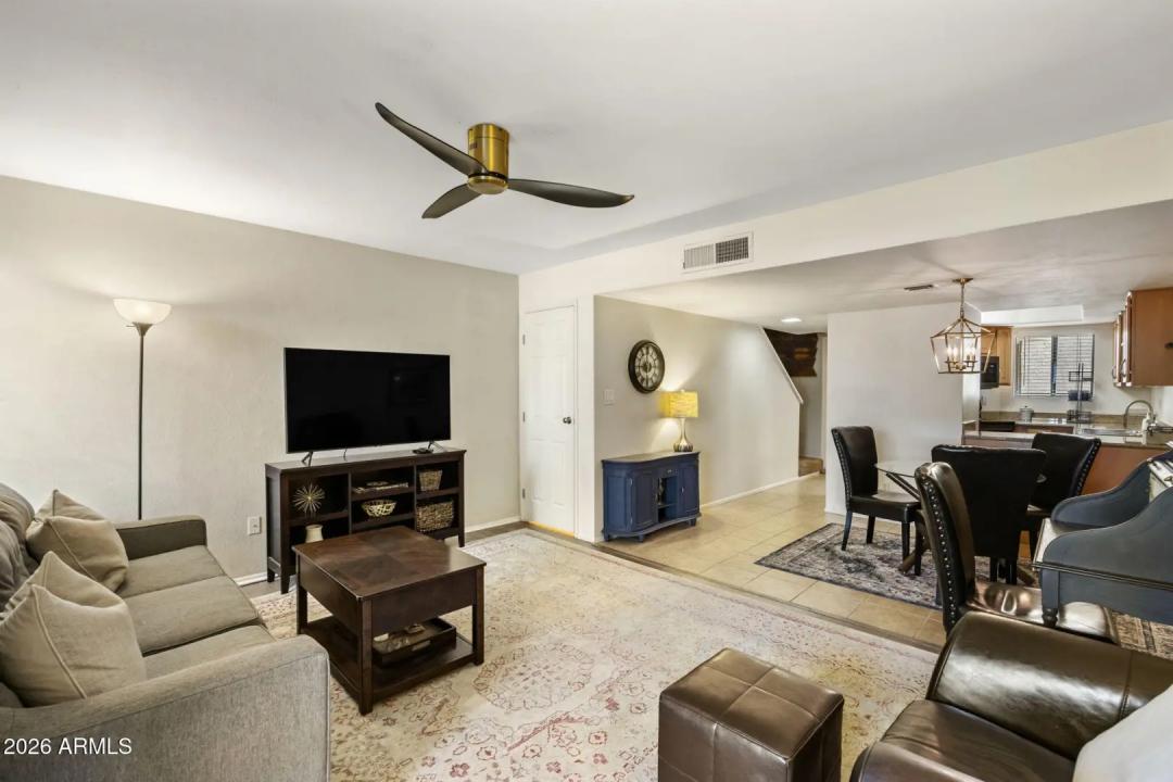 Real Estate Picture 8