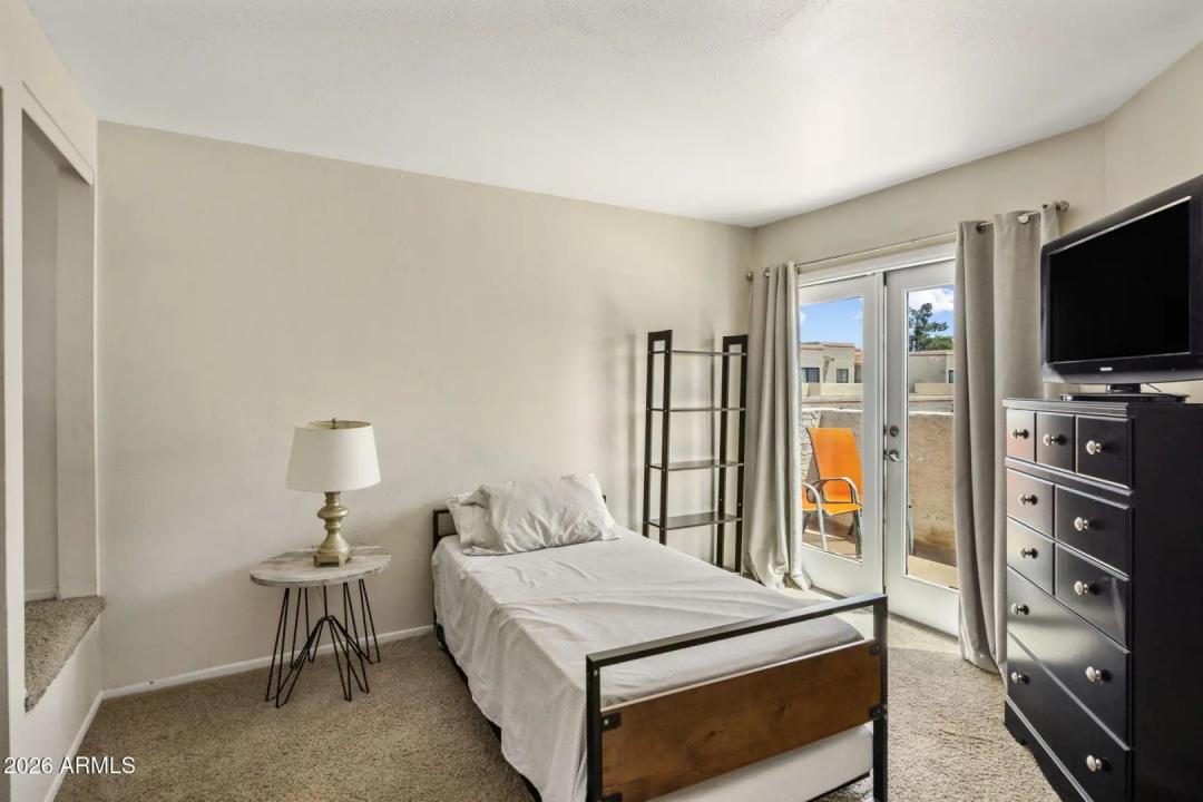 Real Estate Picture 12