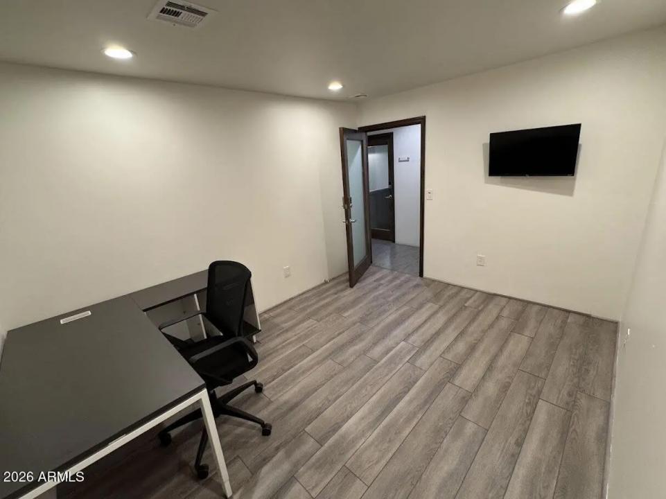 Real Estate Picture 14
