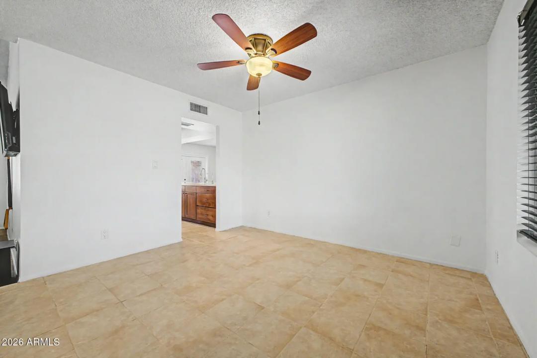 Real Estate Picture 12