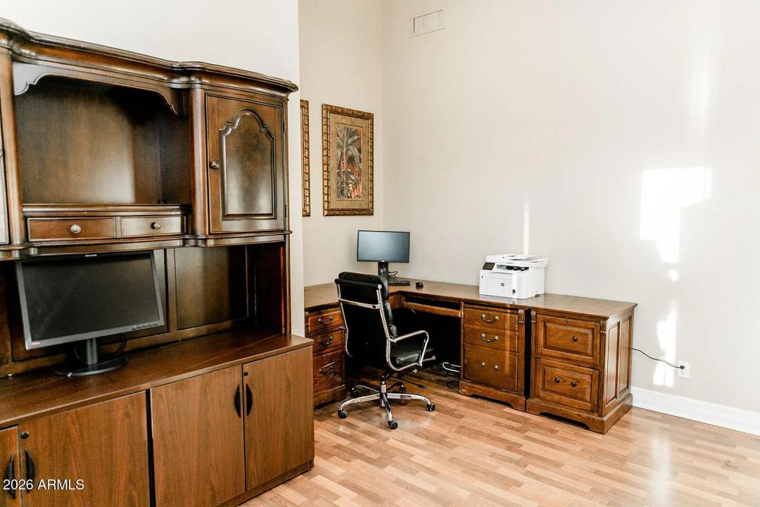 Real Estate Picture 12