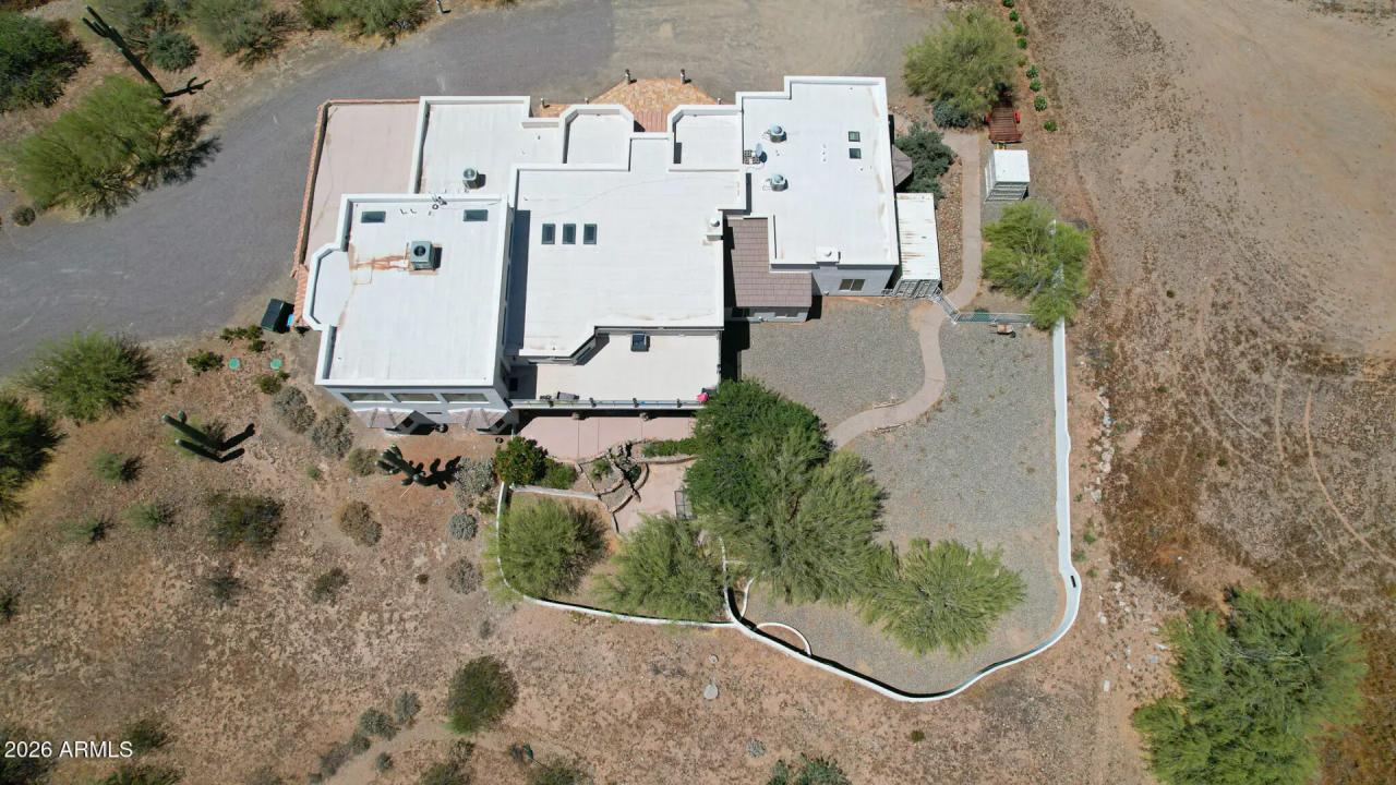 Real Estate Picture 4