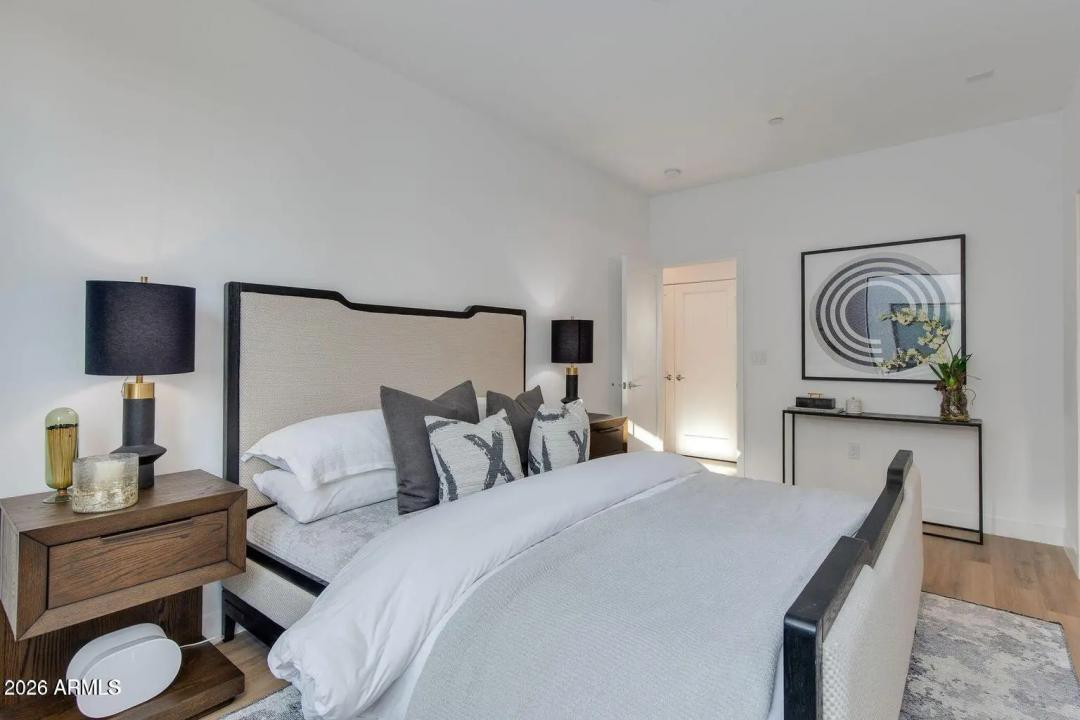 Real Estate Picture 16