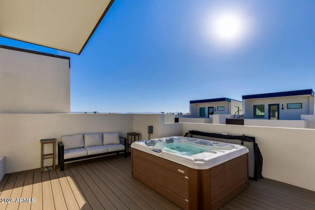 Real Estate Picture 24