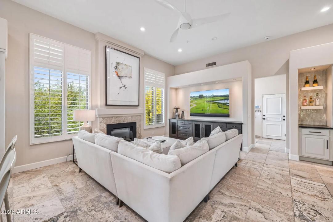 Real Estate Picture 12