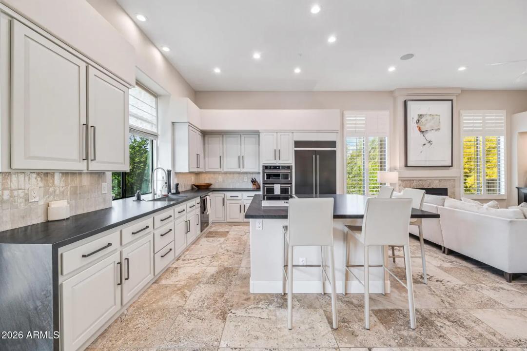 Real Estate Picture 7