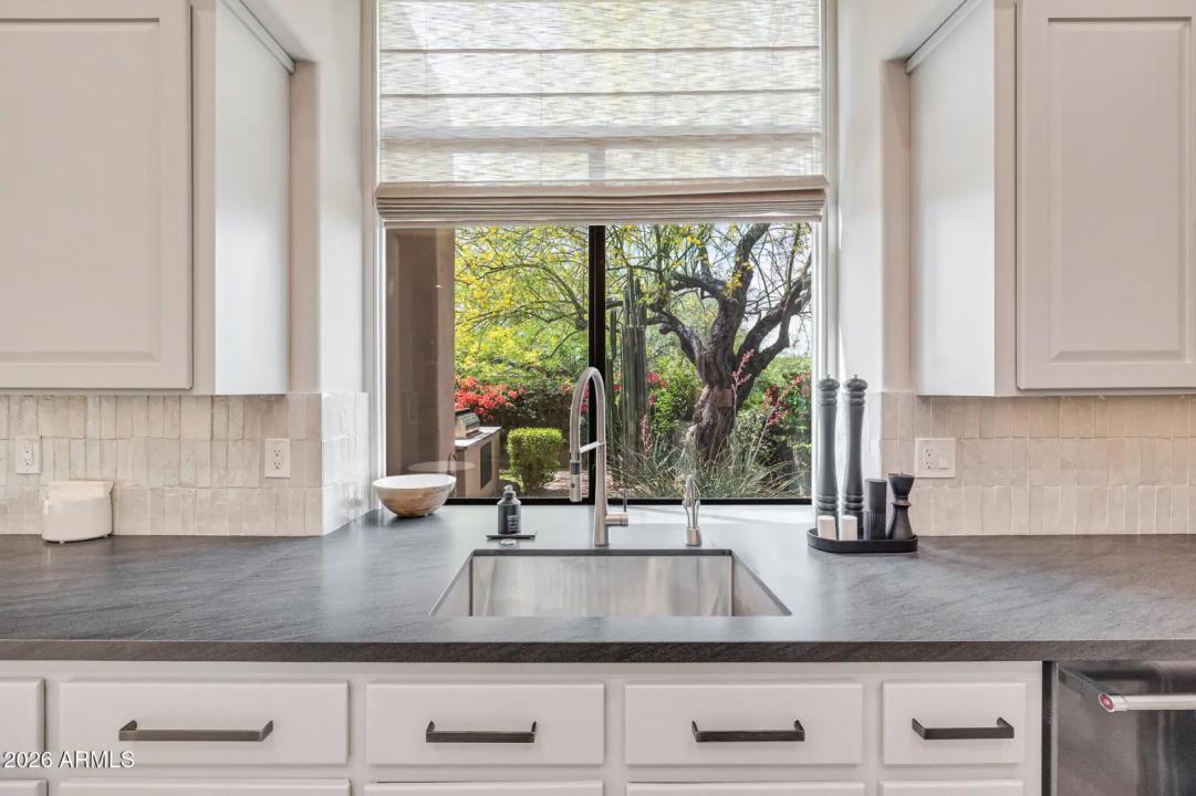 Real Estate Picture 8
