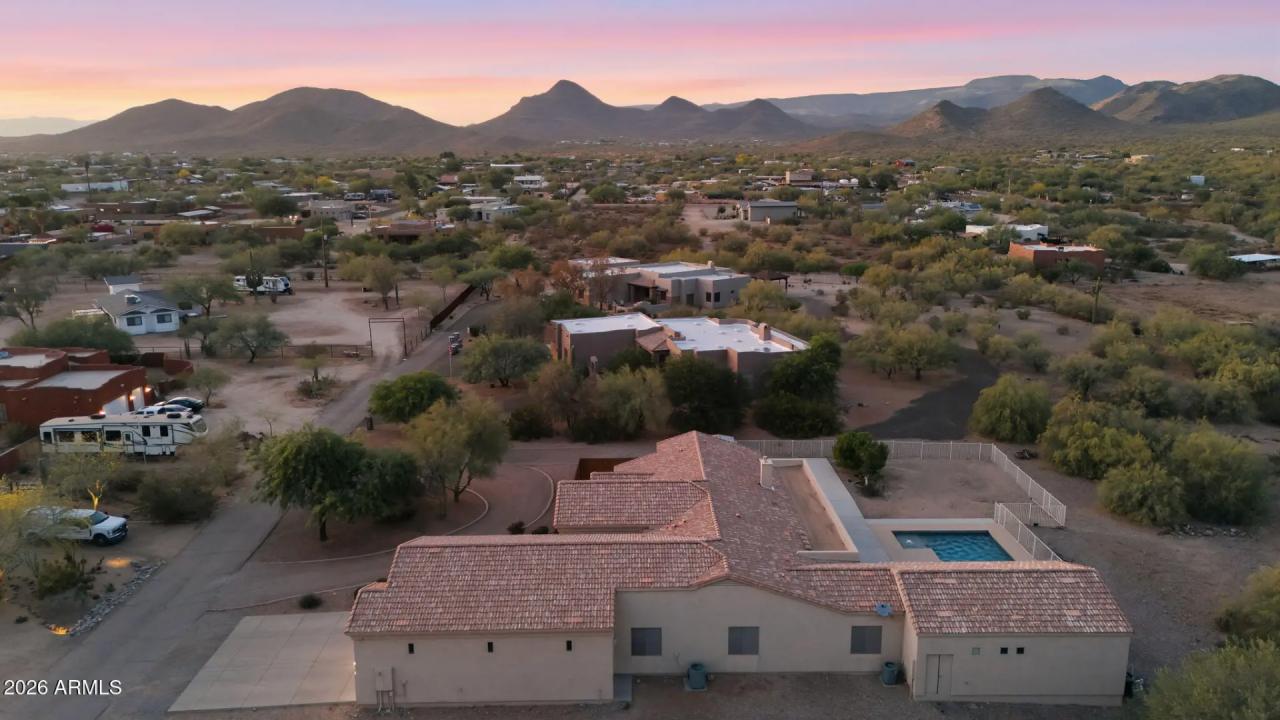 Real Estate Picture 8