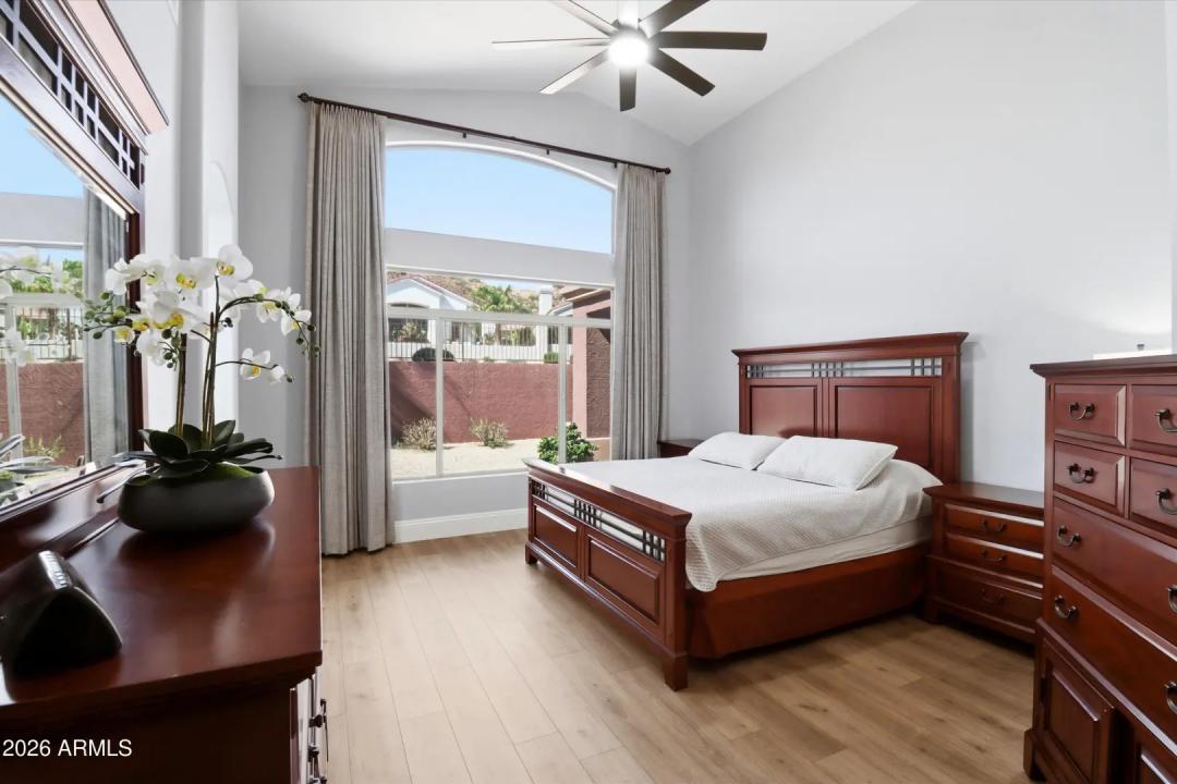 Real Estate Picture 11