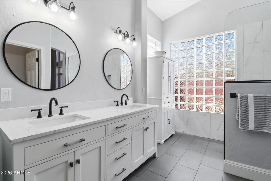 Real Estate Picture 12