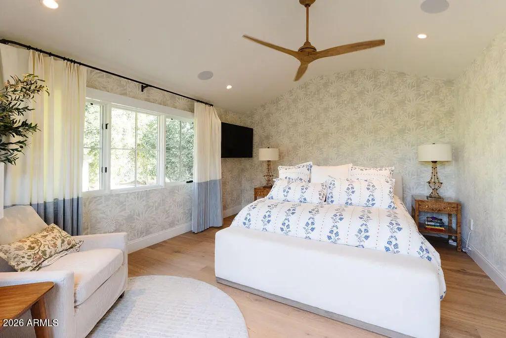 Real Estate Picture 12