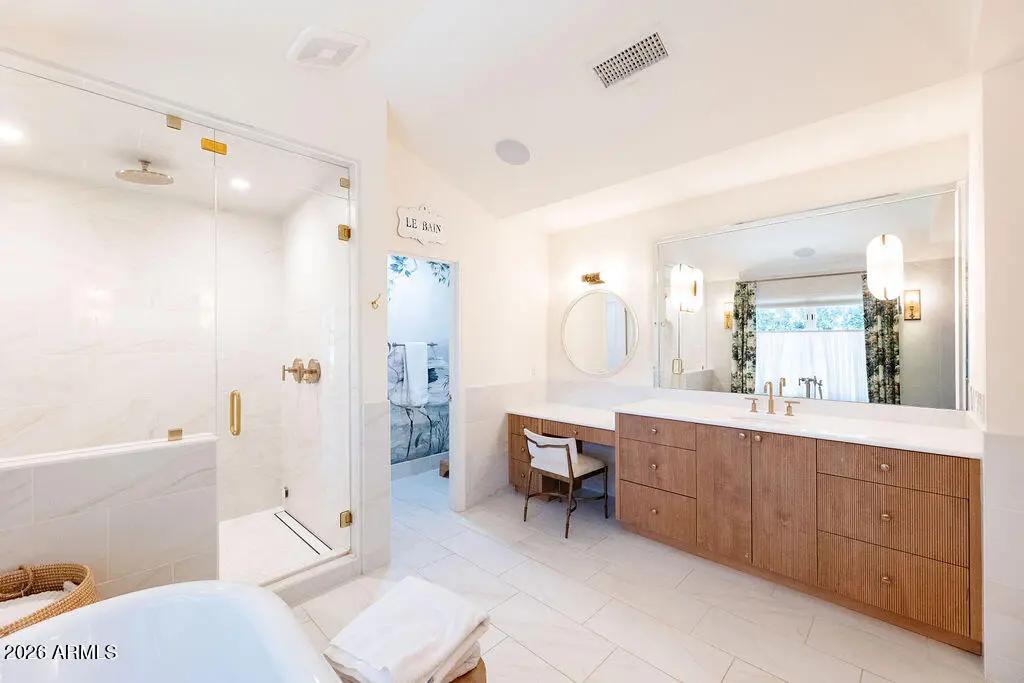 Real Estate Picture 14
