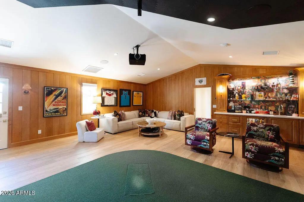 Real Estate Picture 8
