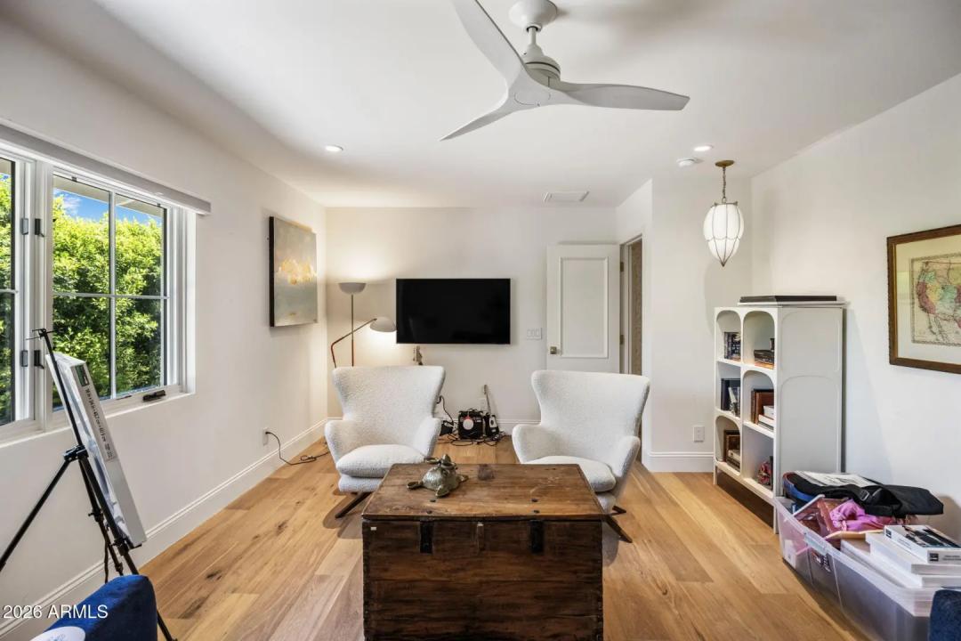 Real Estate Picture 14