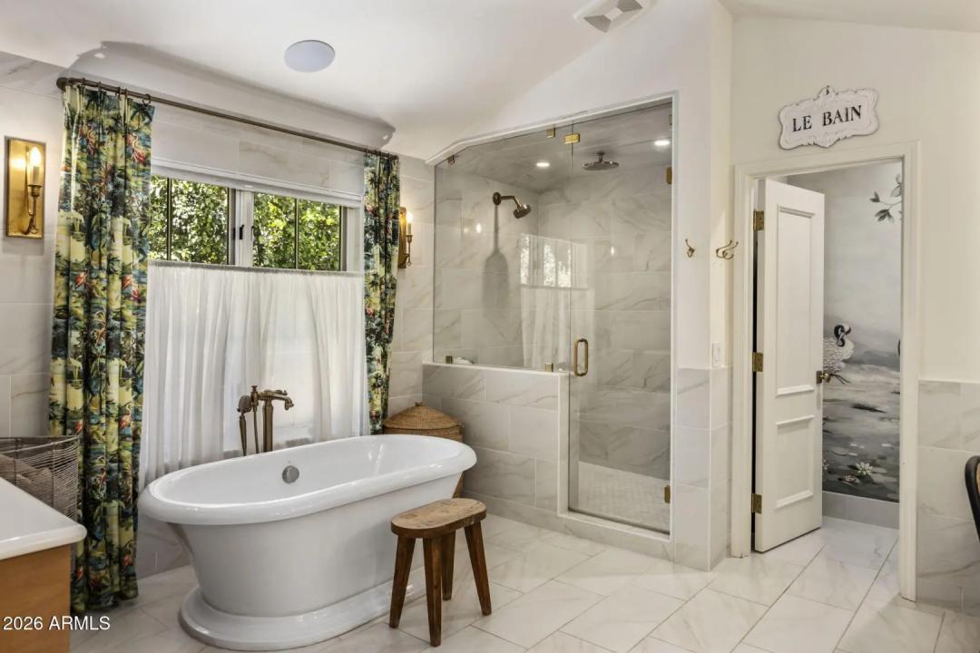 Real Estate Picture 12