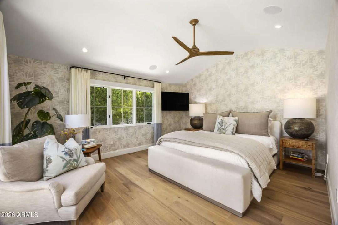 Real Estate Picture 11