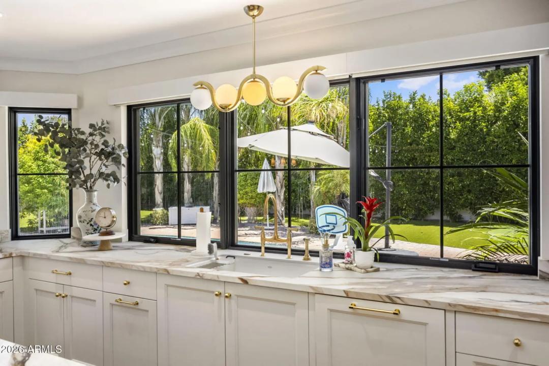 Real Estate Picture 4